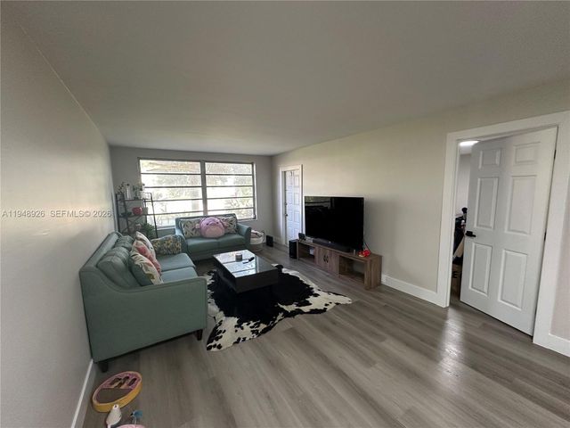 7500 NW 17th St 102, Plantation, FL 33313