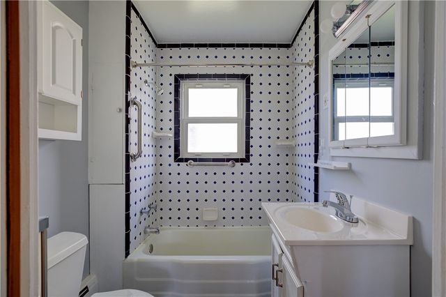 22 Burdick Avenue, Newport, RI 02840