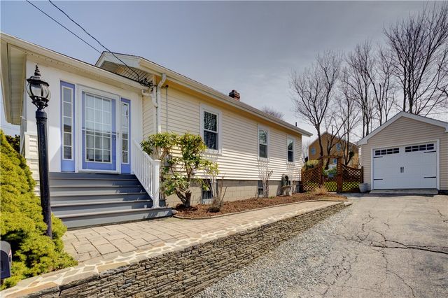 22 Burdick Avenue, Newport, RI 02840