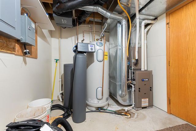 1221 Patricia Court, Marshall, MN 56258