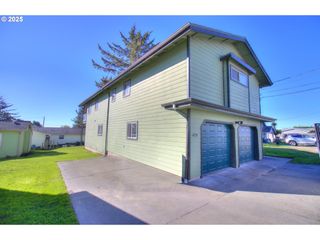 405 ARNOLD Ln, Brookings, OR 97415