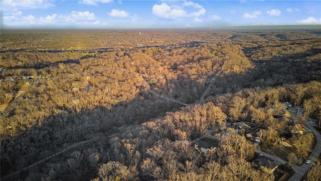 7 Netherton Lane, Bella Vista, AR 72715