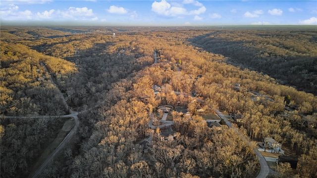 7 Netherton Lane, Bella Vista, AR 72715