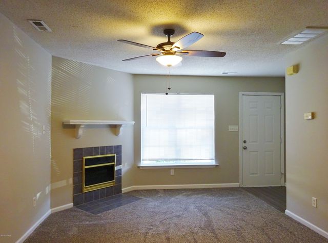 971 W Pueblo Drive, Jacksonville, NC 28546