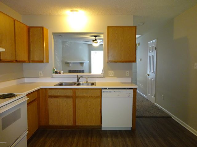 971 W Pueblo Drive, Jacksonville, NC 28546