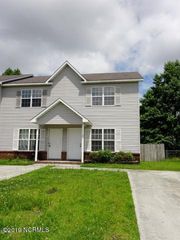 971 W Pueblo Drive, Jacksonville, NC 28546