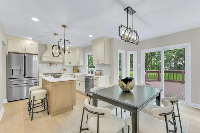 967 W Bauer Road, Naperville, IL 60563