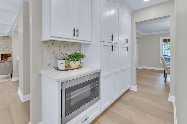 967 W Bauer Road, Naperville, IL 60563