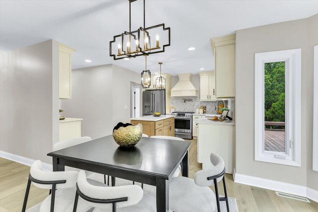 967 W Bauer Road, Naperville, IL 60563