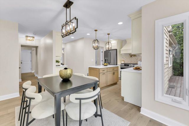 967 W Bauer Road, Naperville, IL 60563