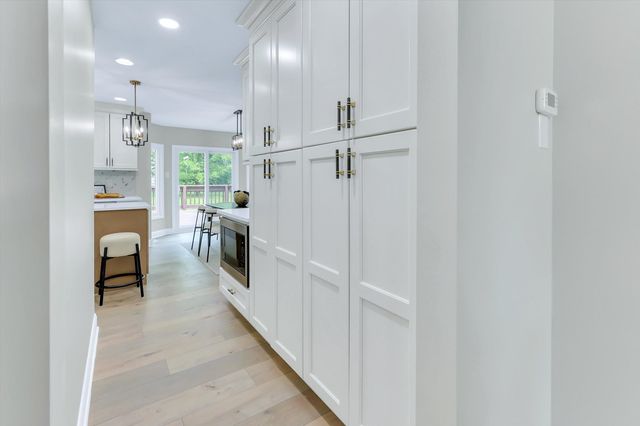 967 W Bauer Road, Naperville, IL 60563