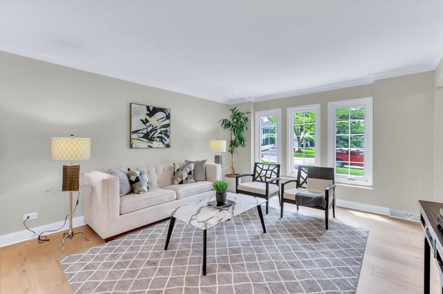 967 W Bauer Road, Naperville, IL 60563