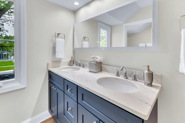 967 W Bauer Road, Naperville, IL 60563