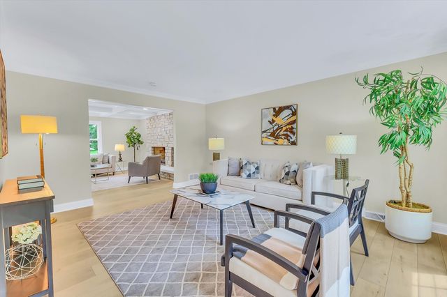 967 W Bauer Road, Naperville, IL 60563