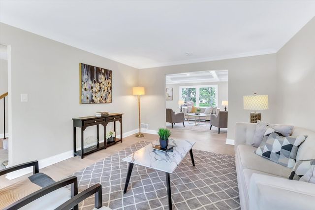 967 W Bauer Road, Naperville, IL 60563