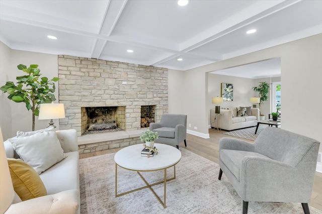 967 W Bauer Road, Naperville, IL 60563