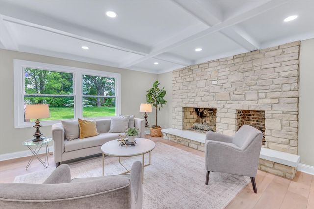 967 W Bauer Road, Naperville, IL 60563