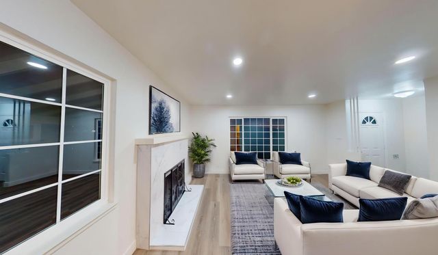 1536 W University Avenue, Fresno, CA 93705