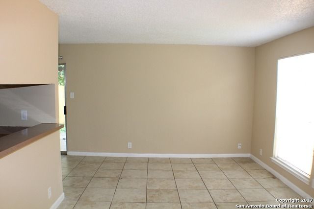 5216 Meadow Fld Apt 4, San Antonio, TX 78250