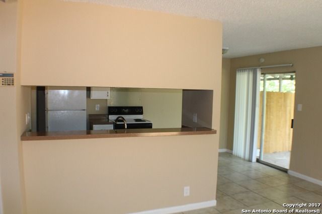 5216 Meadow Fld Apt 4, San Antonio, TX 78250