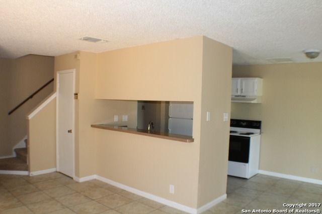 5216 Meadow Fld Apt 4, San Antonio, TX 78250