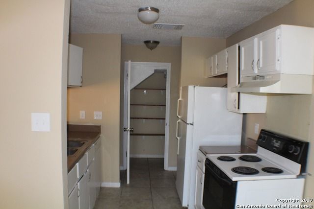 5216 Meadow Fld Apt 4, San Antonio, TX 78250