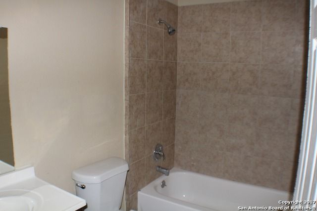 5216 Meadow Fld Apt 4, San Antonio, TX 78250