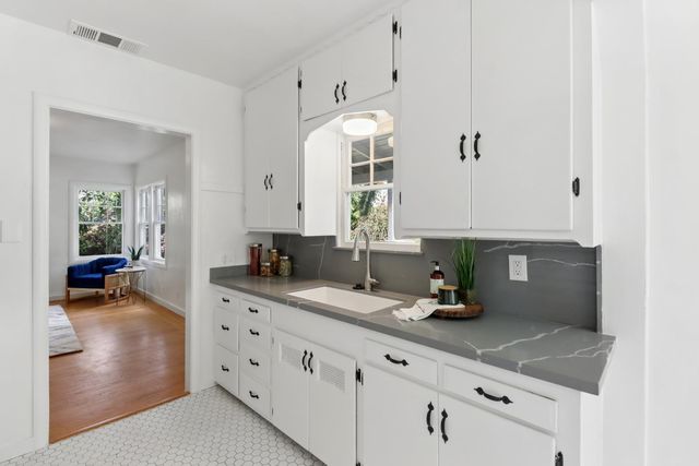 3728 62nd St, Sacramento, CA 95820