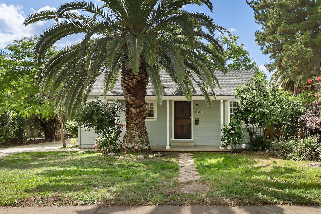 3728 62nd St, Sacramento, CA 95820