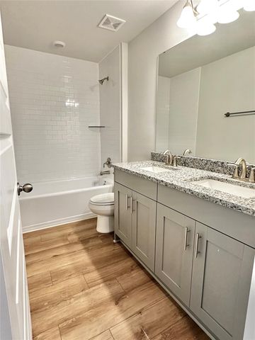 4318 Karam Landing, Dickinson, TX 77539