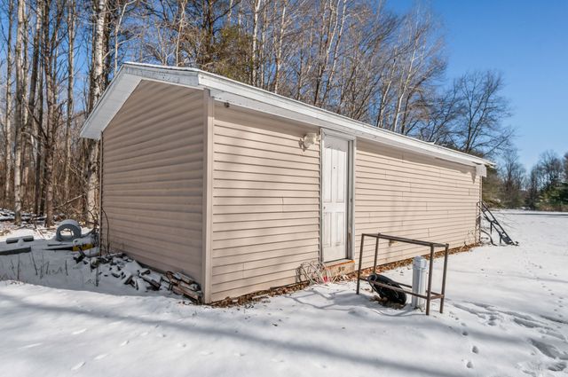 22132 15th Ave, Sears, MI 49679