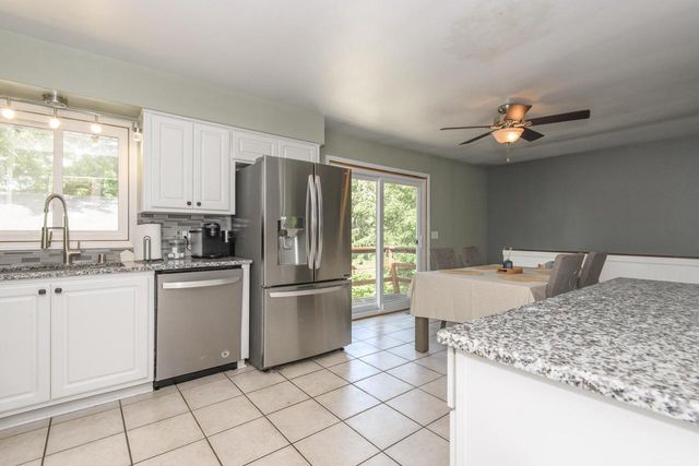 2002 Dixie DRIVE, Waukesha, WI 53189