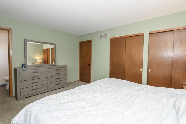 2002 Dixie DRIVE, Waukesha, WI 53189