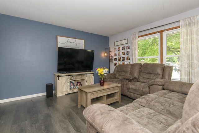 2002 Dixie DRIVE, Waukesha, WI 53189