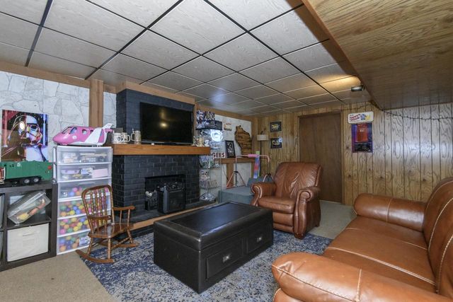 2002 Dixie DRIVE, Waukesha, WI 53189