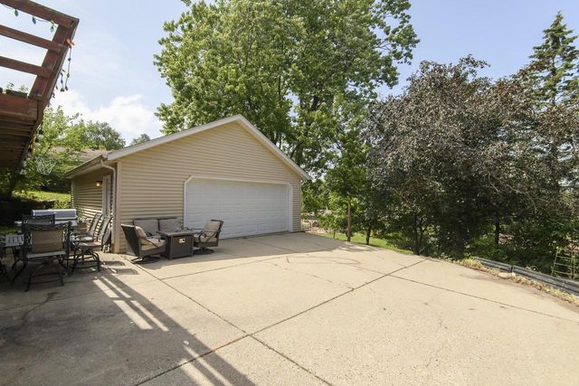 2002 Dixie DRIVE, Waukesha, WI 53189