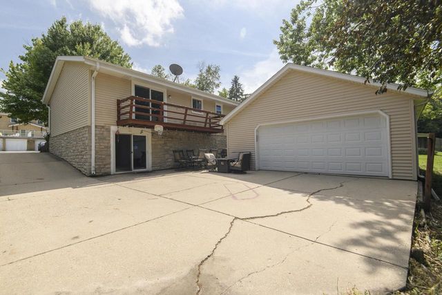 2002 Dixie DRIVE, Waukesha, WI 53189