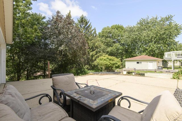 2002 Dixie DRIVE, Waukesha, WI 53189