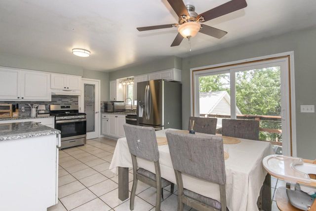2002 Dixie DRIVE, Waukesha, WI 53189