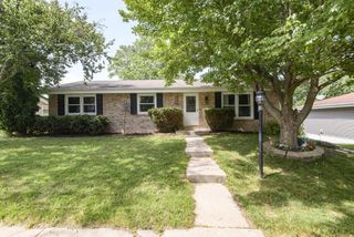 2002 Dixie DRIVE, Waukesha, WI 53189