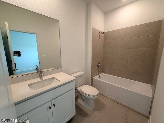 3917 Passion Vine DR, Alva, FL 33920