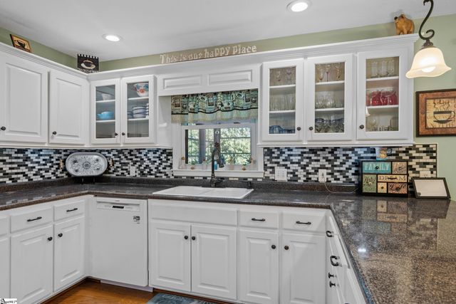 126 Indian Hill, Westminster, SC 29693