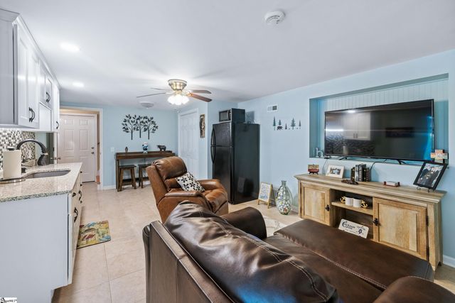126 Indian Hill, Westminster, SC 29693