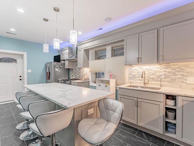 5330 W Drummond Place, Chicago, IL 60639