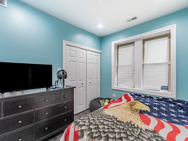 5330 W Drummond Place, Chicago, IL 60639