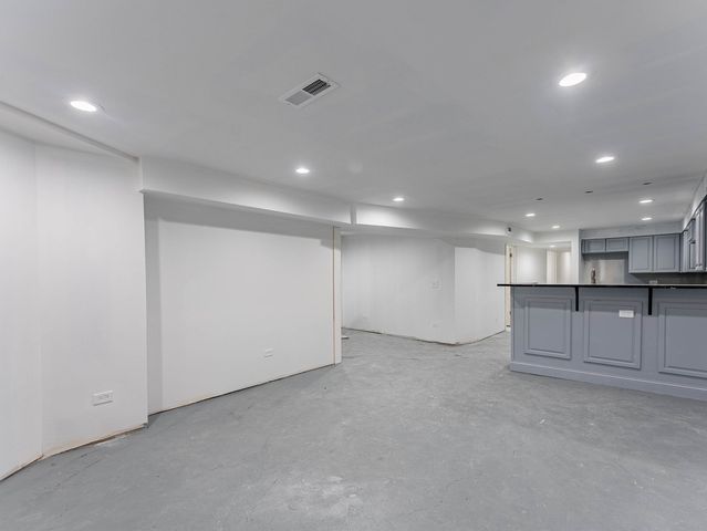 5330 W Drummond Place, Chicago, IL 60639