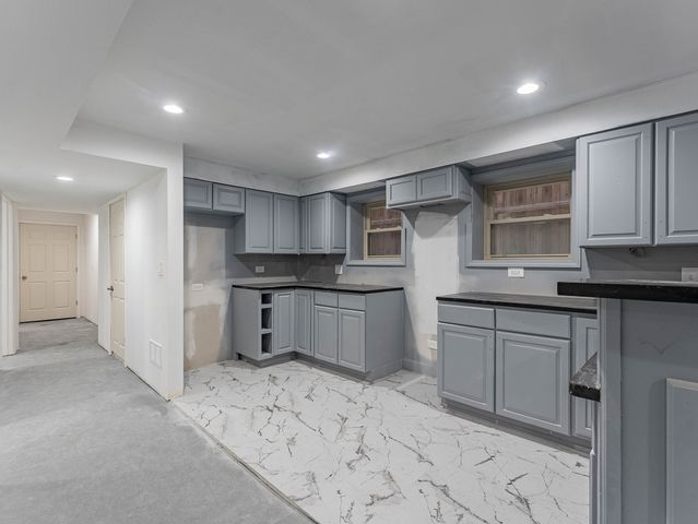 5330 W Drummond Place, Chicago, IL 60639