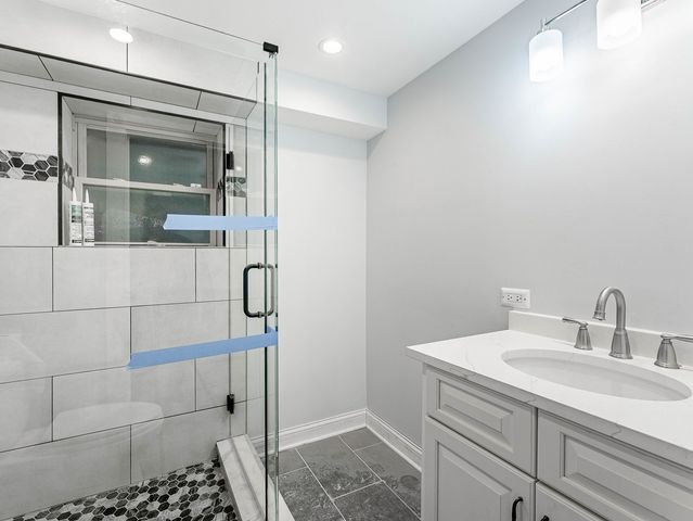 5330 W Drummond Place, Chicago, IL 60639