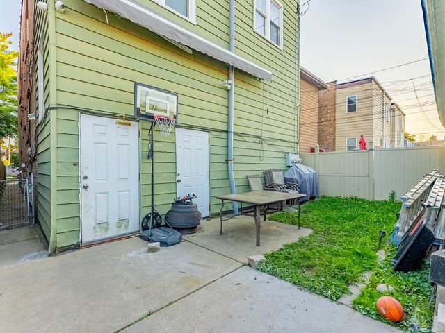 5330 W Drummond Place, Chicago, IL 60639