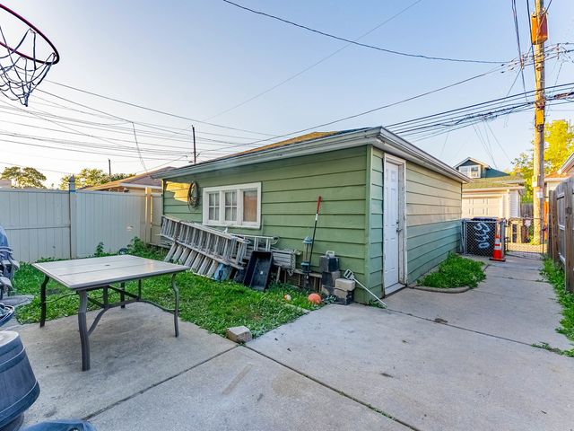 5330 W Drummond Place, Chicago, IL 60639